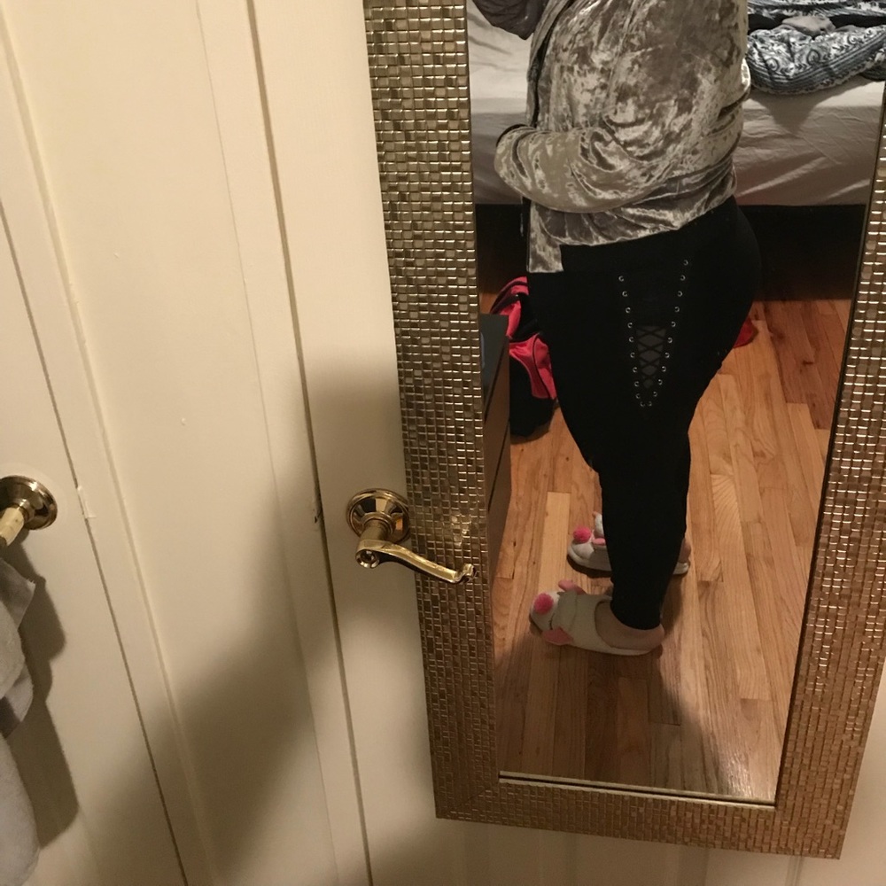 Forever 21+ black leggings w/ lace& mess detail